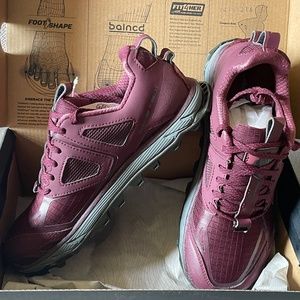 NWT Altra Lone Peak 4.5, size 7.5